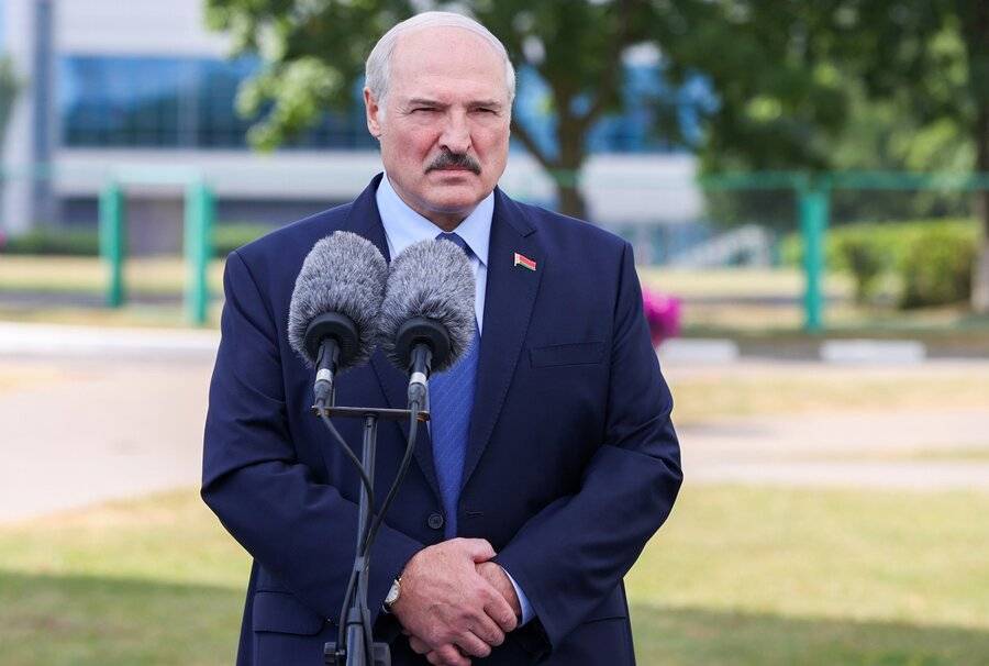 Лукашенко заявил о необходимости защищать граждан и конституционный строй