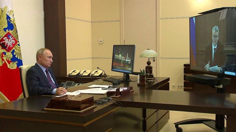 Президент провел рабочую встречу с временно исполняющим обязанности губернатора Камчатского края