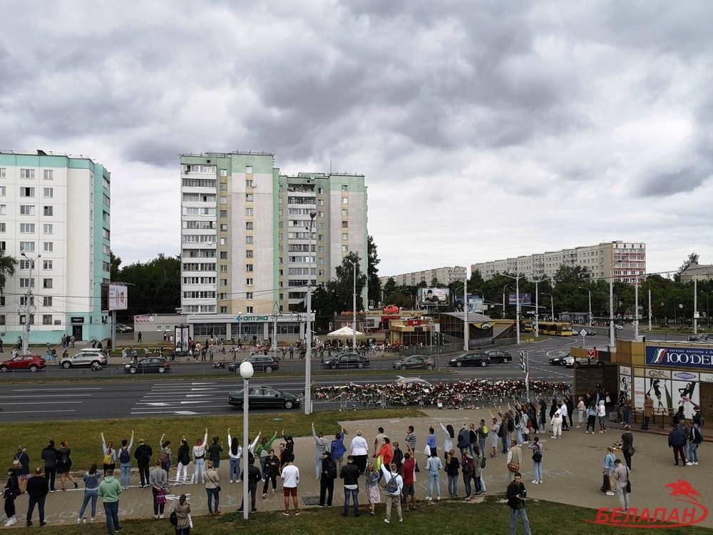 Около станции метро «Пушкинская» на месте гибели демонстранта проходит стихийная акция