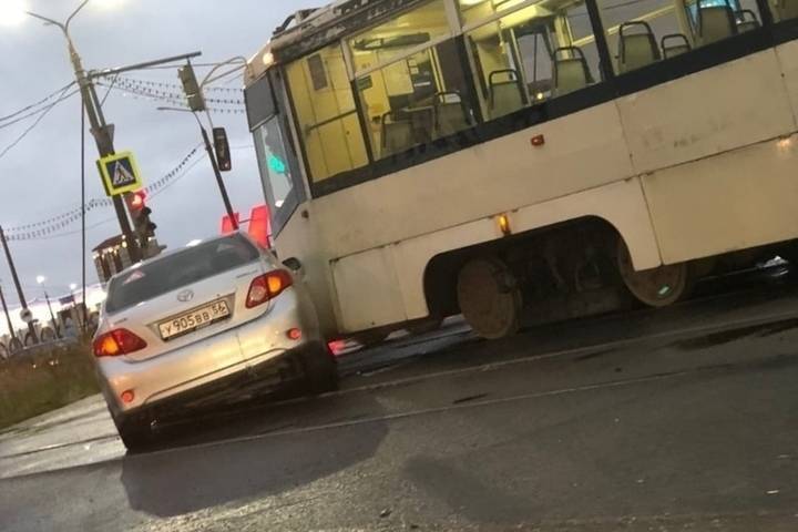 В Ярославле турист из Оренбурга заблокировал движение трамваев