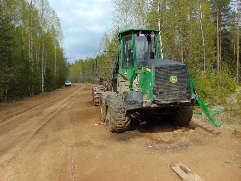 В Тверской области пьяный рабочий угнал дорогой трактор