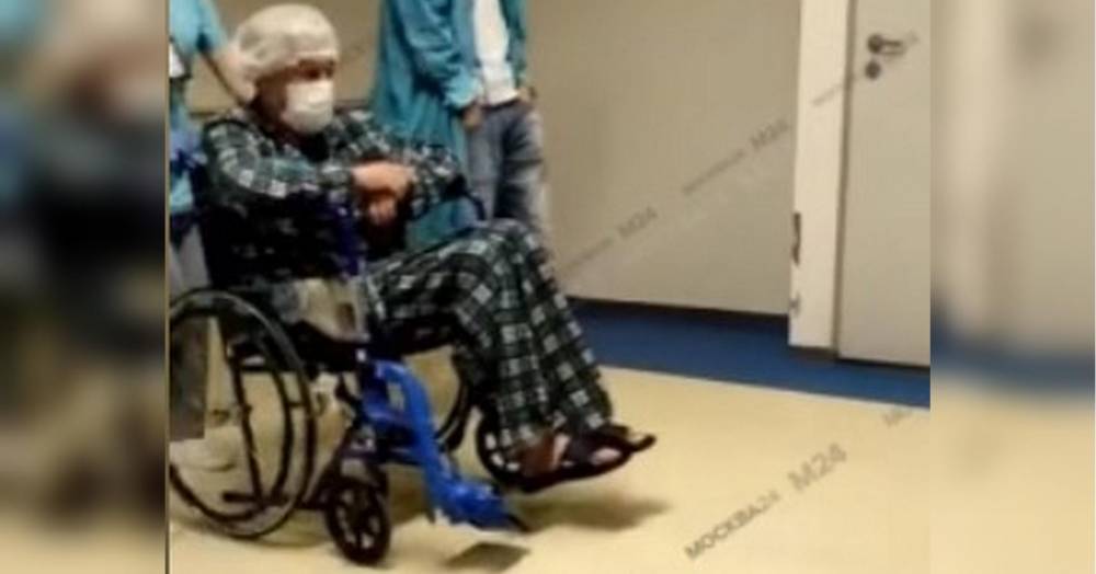 Перенесший инсульт Михаил Ефремов замечен в инвалидном кресле: видео из больницы