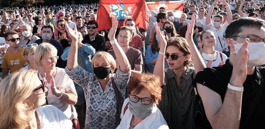 Многочисленные демонстранты собрались у станции метро «Пушкинская» в Минске