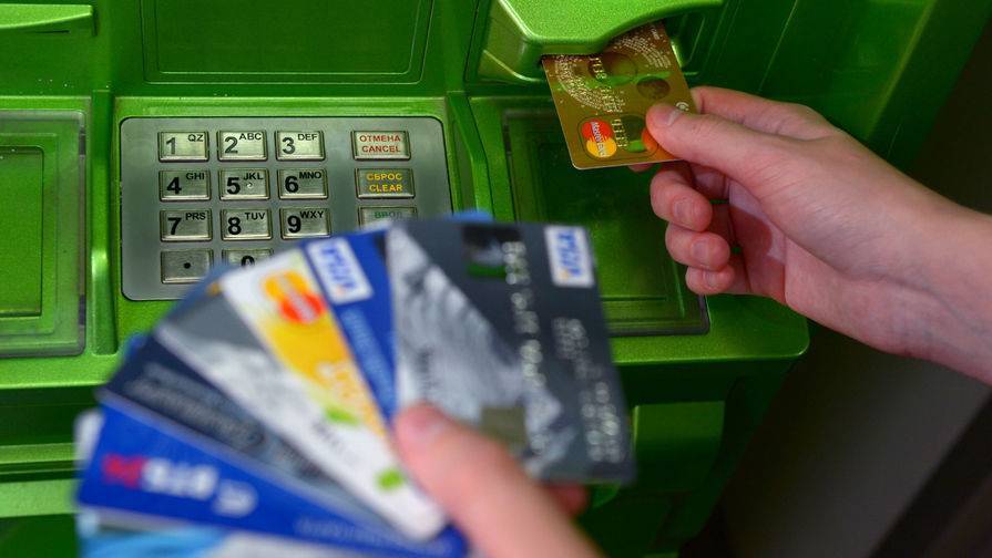 Россияне смогут пополнять банковские карты в кассах магазинов