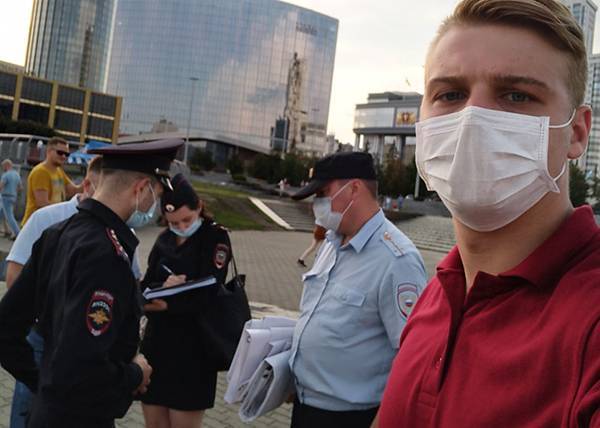 Сторонники прямых выборов мэра Екатеринбурга попросили пустить их в ТЦ