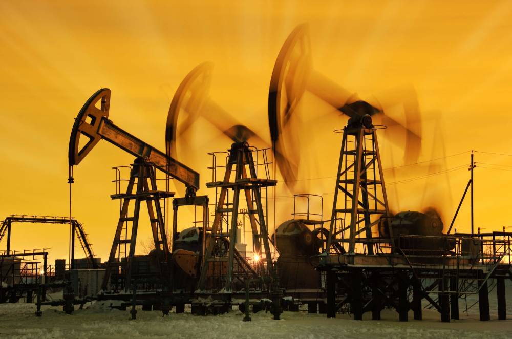 Мировые цены на нефть растут после падения в четверг