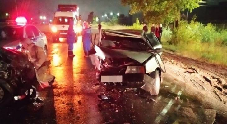 В Канаше 17-летний водитель "девятки" и водитель "Лады" учинили ДТП с пострадавшими детьми