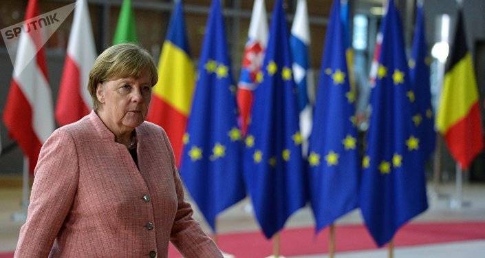 Меркель осуждает происходящее в Беларуси и призывает к санкциям против Минска