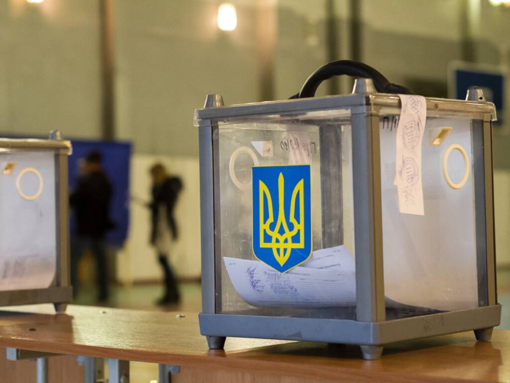 Выборы в общинах Донецкой и Луганской областей могут быть отменены только при военном или чрезвычайном положении – эксперт