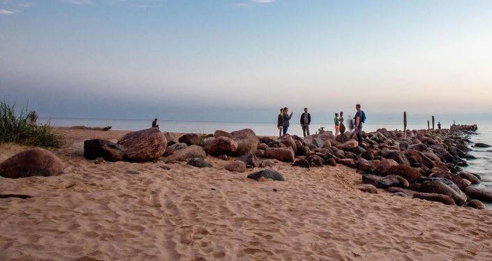 Коронавирус и курение оставили свой след: на латвийских пляжах появились новые отходы
