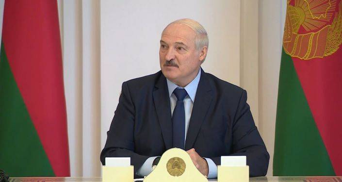 Лукашенко на совещании в Минске припугнул белорусов россиянами, канадцами и немцами