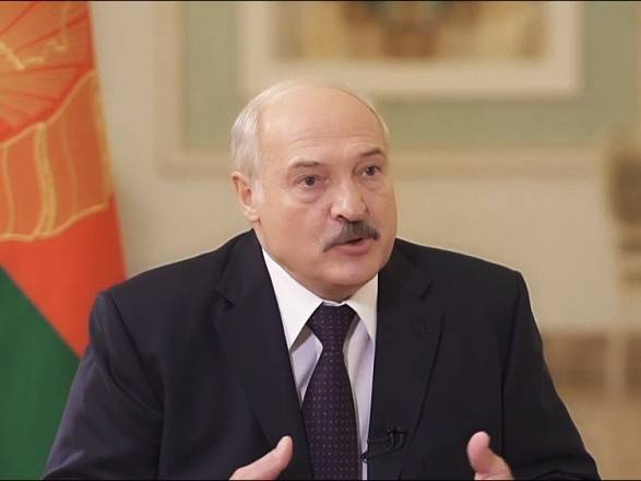 Лукашенко обратился к белорусам: не высовывайтесь на улицы