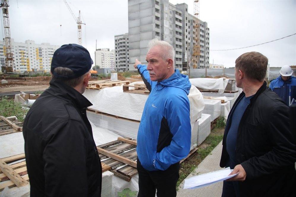 Губернатор Сергей Морозов поручил достроить проблемные дома в Ульяновске в 2021 году