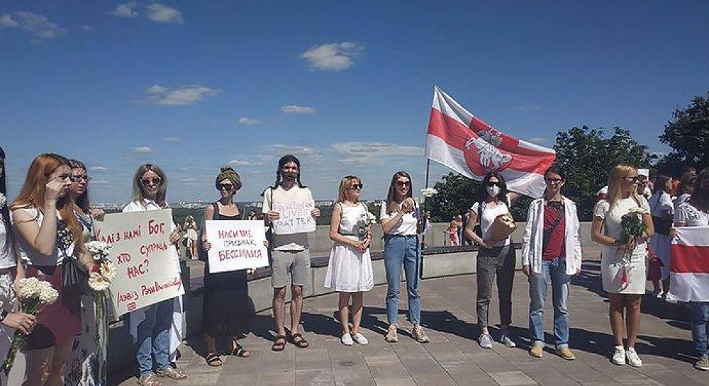В центре Киева белорусы организовали акцию в поддержку протестующих в своей стране (фото)