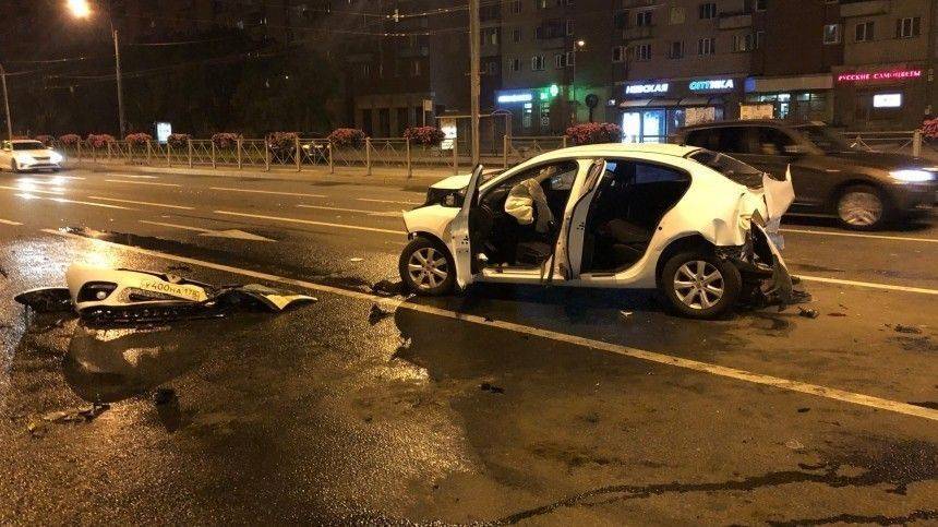 Видео: в Петербурге сотрудник автомойки угнал BMW и устроил жесткое ДТП