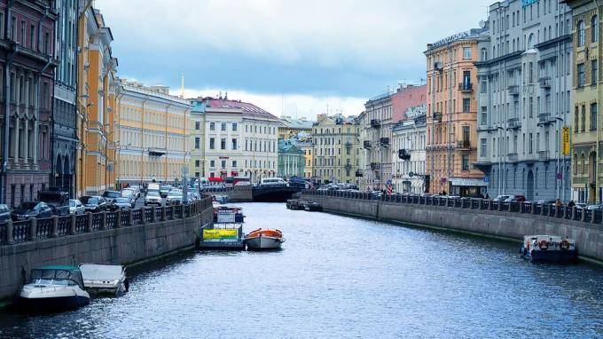 Рабочая неделя в Петербурге начнётся с незначительного похолодания