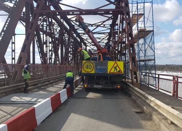 Названы сроки окончания ремонта моста через Вычегду