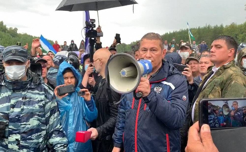 Хабиров проводит встречу с «протестующими»