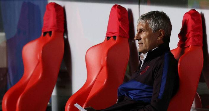 Руководство "Барселоны" отправило главного тренера Кике Сетьена в отставку