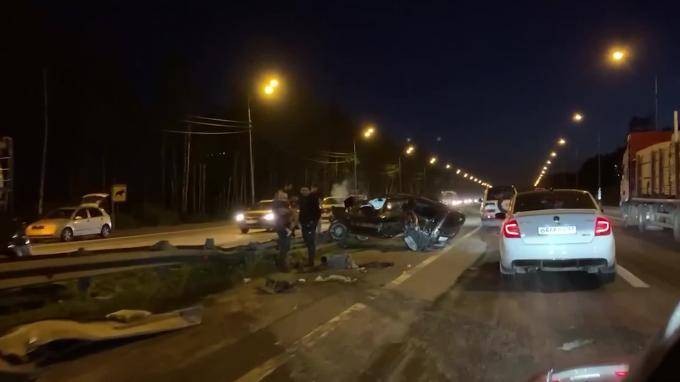 В ДТП на Мурманском шоссе пострадали женщина и девочка