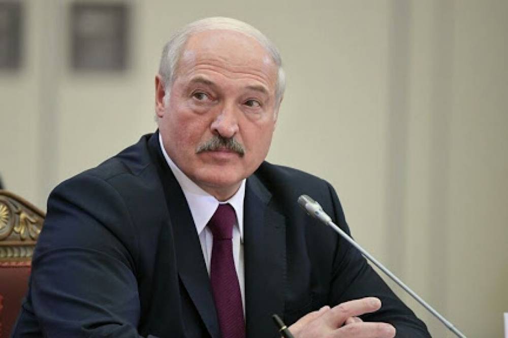 Лукашенко наградил медалями "за безупречную службу" около 300 силовиков