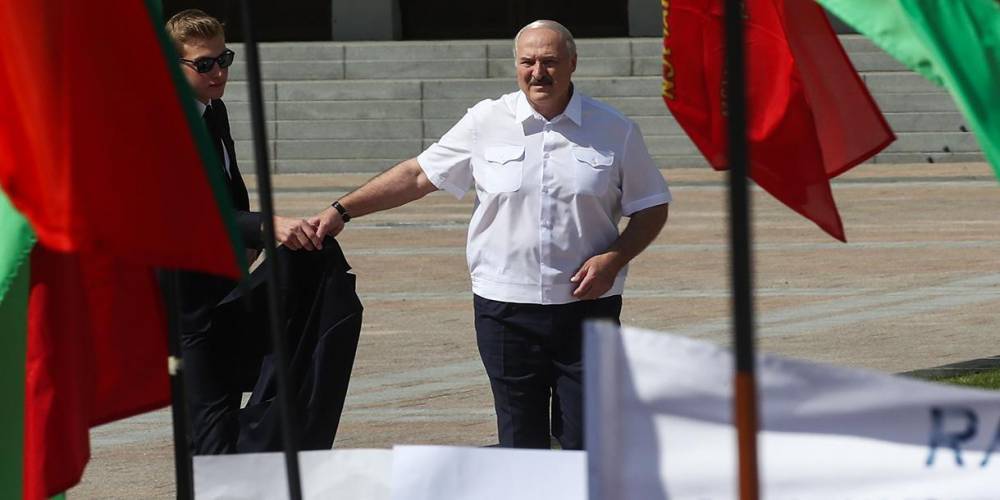 Ремчуков объяснил, почему "Лукашенко все", и сравнил его с бабкой у подъезда