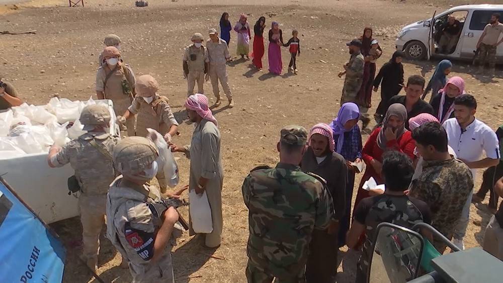 Российские военные помогли сирийцам вернуться в их дома в провинции Хама