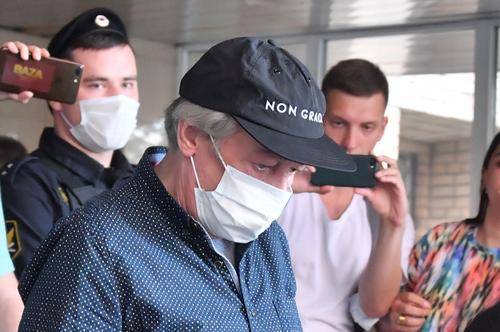 Ефремова привезли в суд, сегодня он должен дать показания