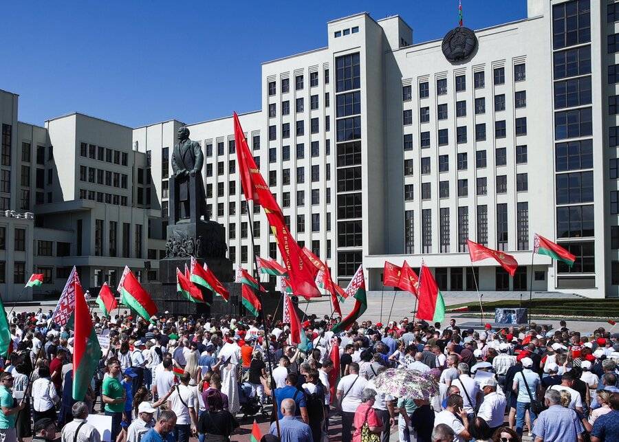 Лукашенко заявил, что белорусская власть не ослабла на фоне протестов
