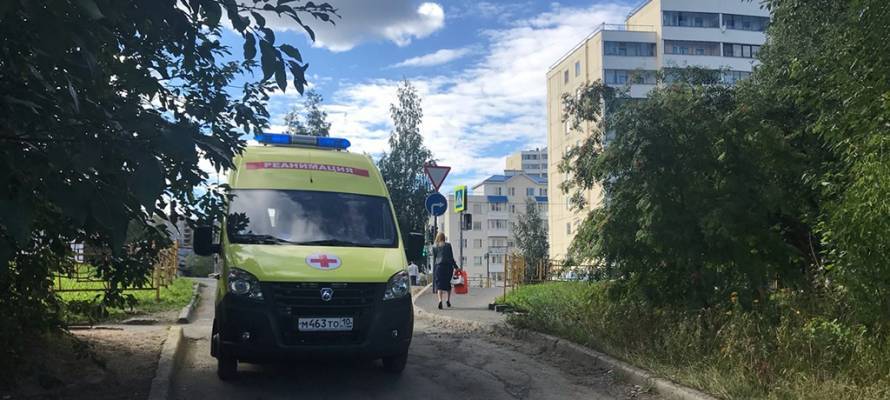 В БСМП Петрозаводска умерла женщина, которую пытались спасти сотрудники МЧС (ФОТО)