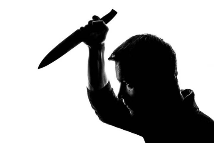 22-летний житель Пыталово воткнул нож в спину возлюбленному матери