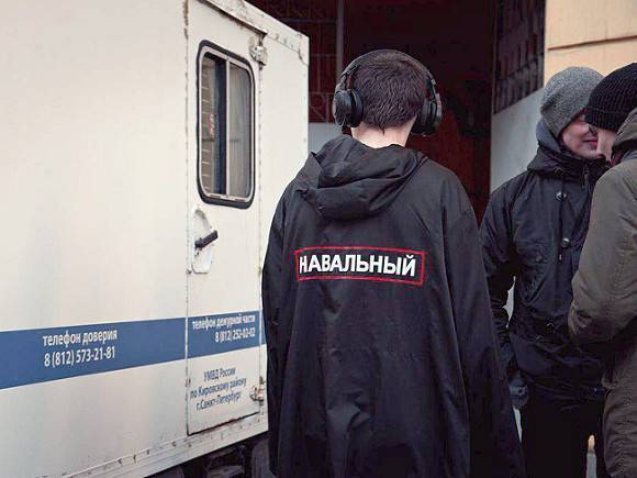 К главе штаба Навального в Приангарье пришли с обыском из-за странного увечья у активистки НОД