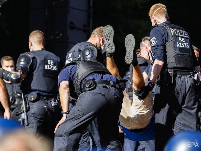 В Берлине 18 полицейских пострадали во время протеста против карантинных ограничений