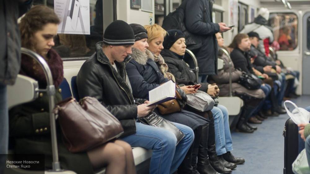 Метрополитен назвал книги, которые чаще всего читают пассажиры в Москве