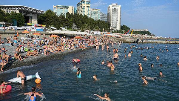 В российском Сочи люди в купальниках отличились массовой дракой (ВИДЕО)