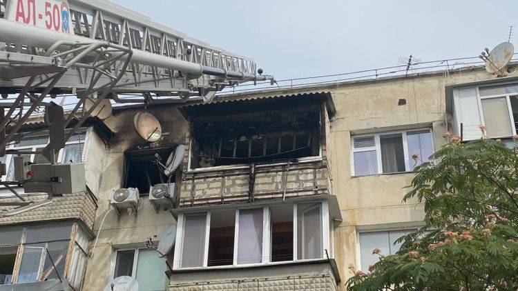 В Севастополе на пожаре в пятиэтажке погиб человек - фото
