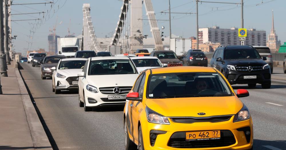 В Москве таксист довез пассажира и ограбил его