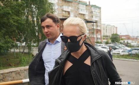 Жена Алексея Навального прилетела в Омск