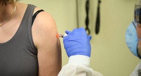 Франция сомневается в российской вакцине от COVID-19