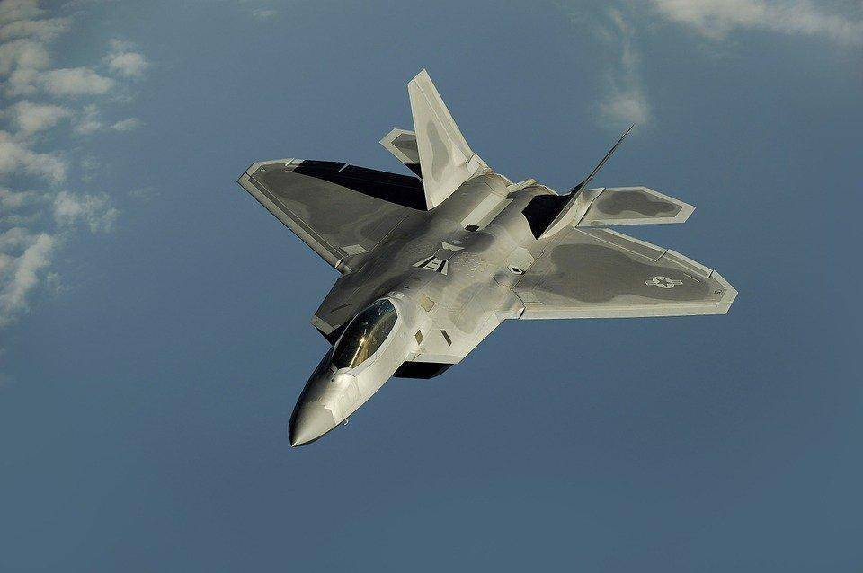 Из-за России в США хотят заменить все F-35C истребителем шестого поколения