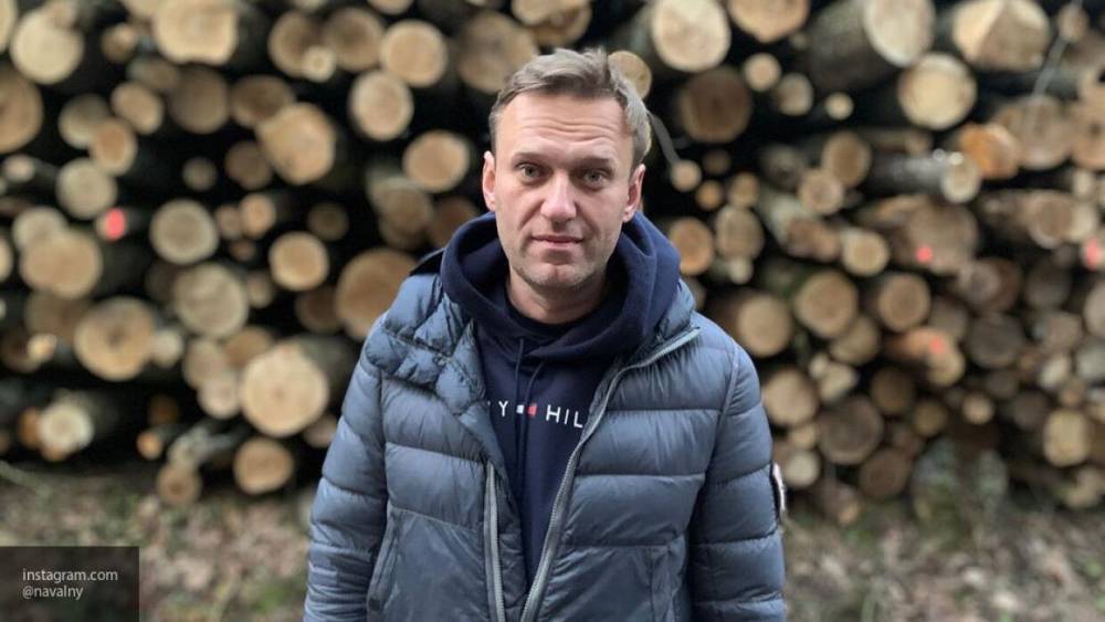 Политолог прокомментировал версии о коме Навального