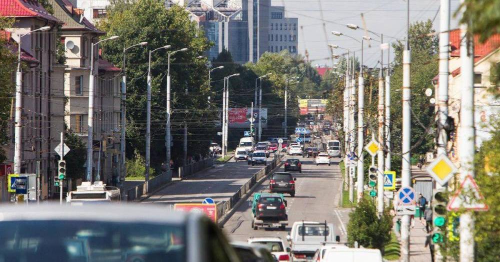 "Гробят облик городов": Алиханов раскритиковал уличные ограждения