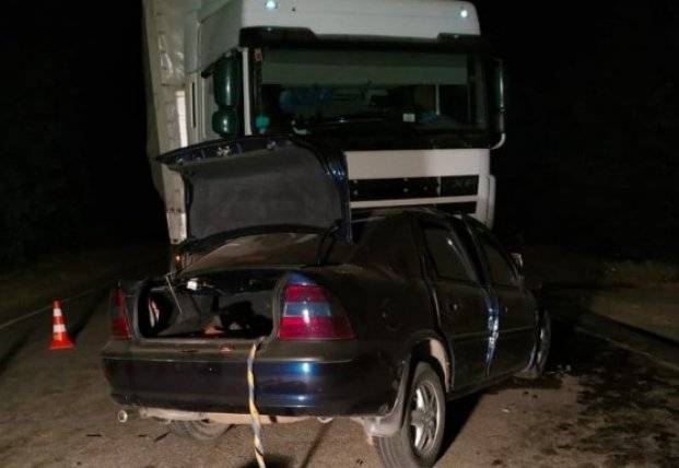 На Николаевщине произошло лобовое столкновение легковушки с грузовиком: двое погибших