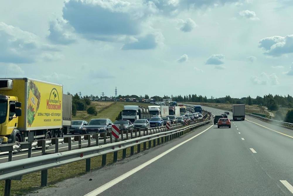 ДТП на границе Тульской и Московской областей вызвала пробку в 10 км