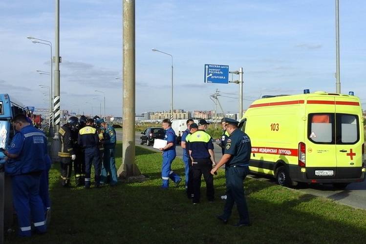 Дептранс: 12 человек пострадали в результате ДТП на Калужском шоссе