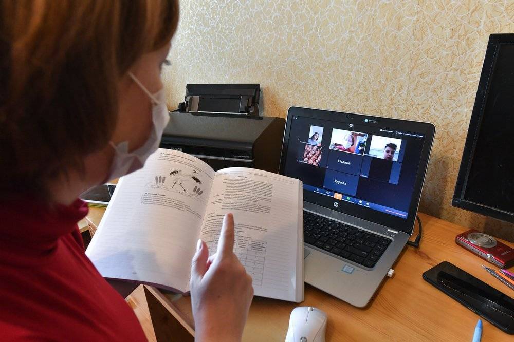 Московские школы не будут переводить на дистанционное обучение