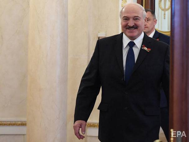 Лукашенко: В школах не должно быть учителей, которые не хотят следовать принципам "государственной идеологии"