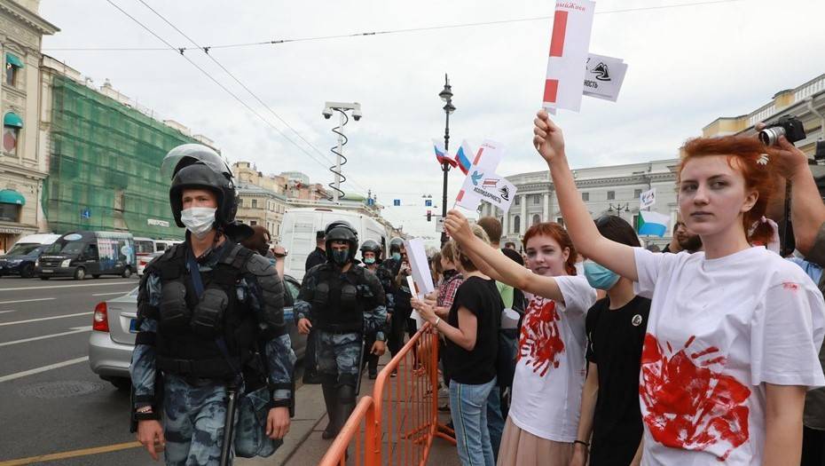 В Петербурге задержали мужчину, бросившего гранату на акции в поддержку Навального
