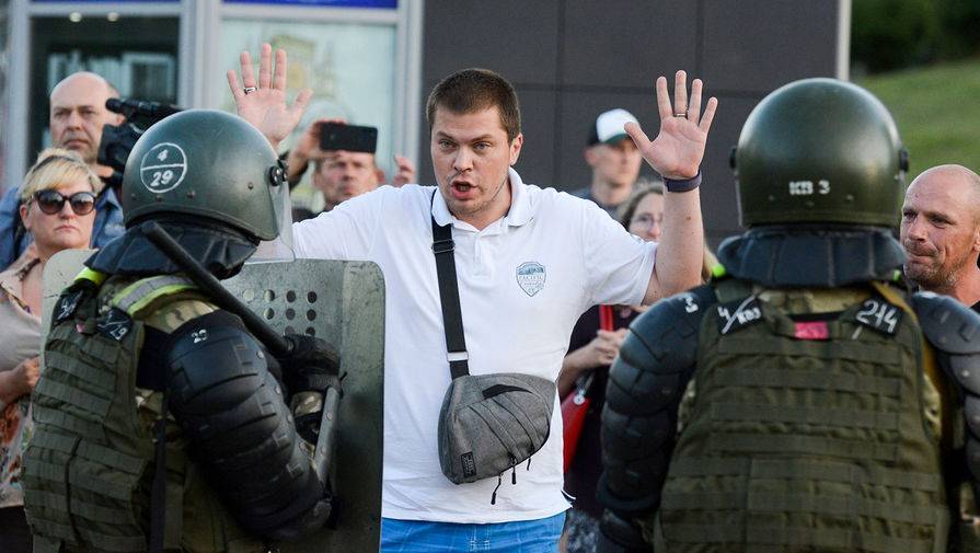 Минская милиция провела задержания у Дома правительства Белоруссии