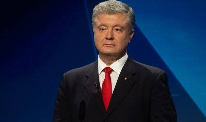 Украинцы не дадут некомпетентной власти сдать национальные интересы — Порошенко